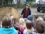 Uczniowie ZPPO w Broku na miejscu wykopalisk archeologicznych. _2